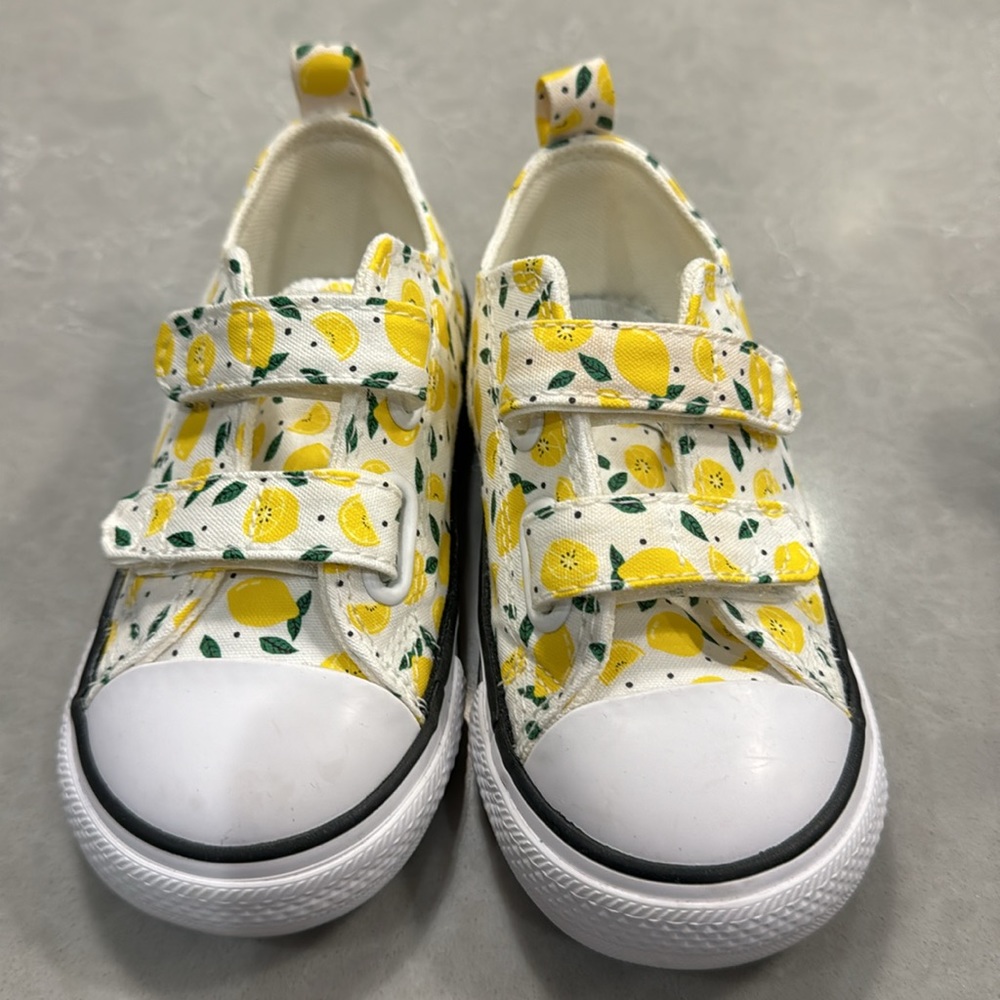 New in box Converse size 8 infant white/yellow lemon print Velcro sneakers